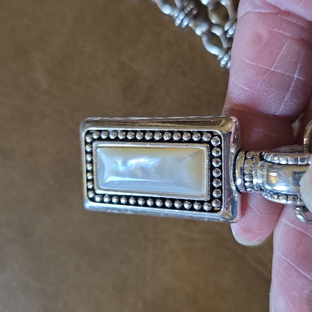 Elegant Silver Necklace With Rectangular Pendant - image 6